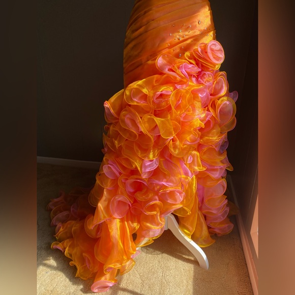 TIFFANY DESIGN DRESS. - Picture 7 of 15